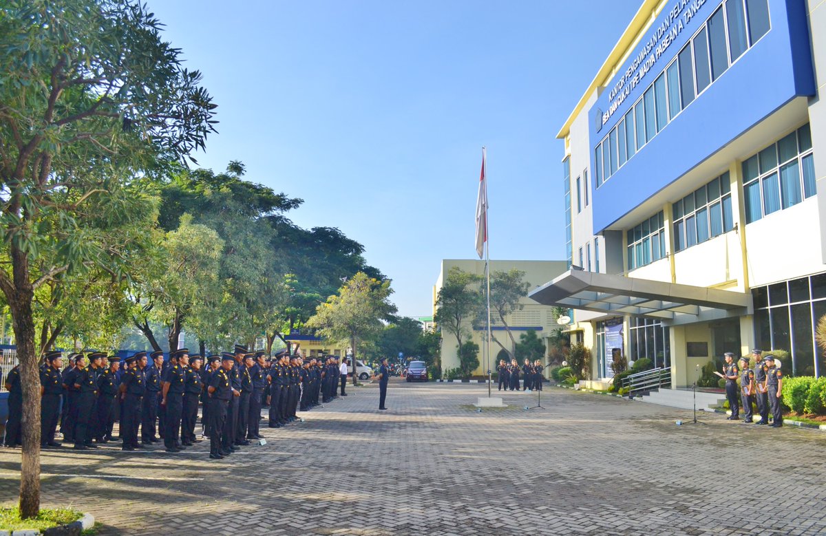 Suasana apel pagi bulanan. Senin, 9 mei 2016