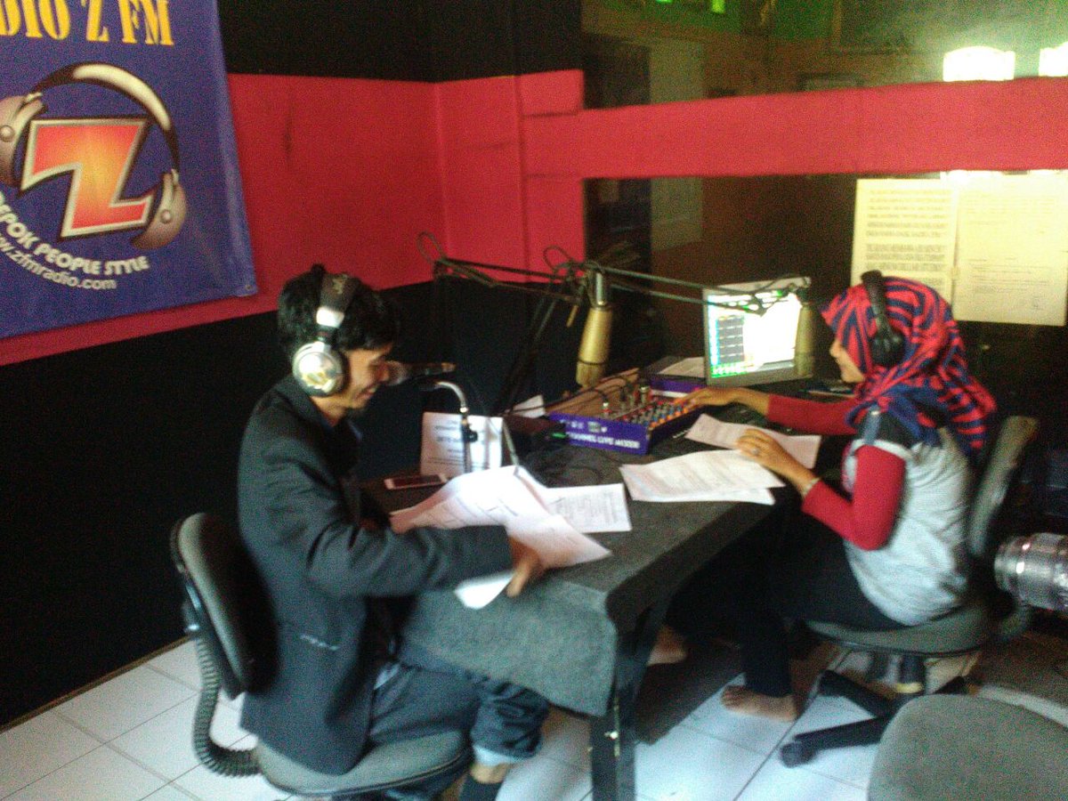 lima_management's tweet image. ayo ayo ikuti terus #talkshow di #zfmradiodepok dan jangan lupa untuk mendaftarkan diri anda di 085863335055