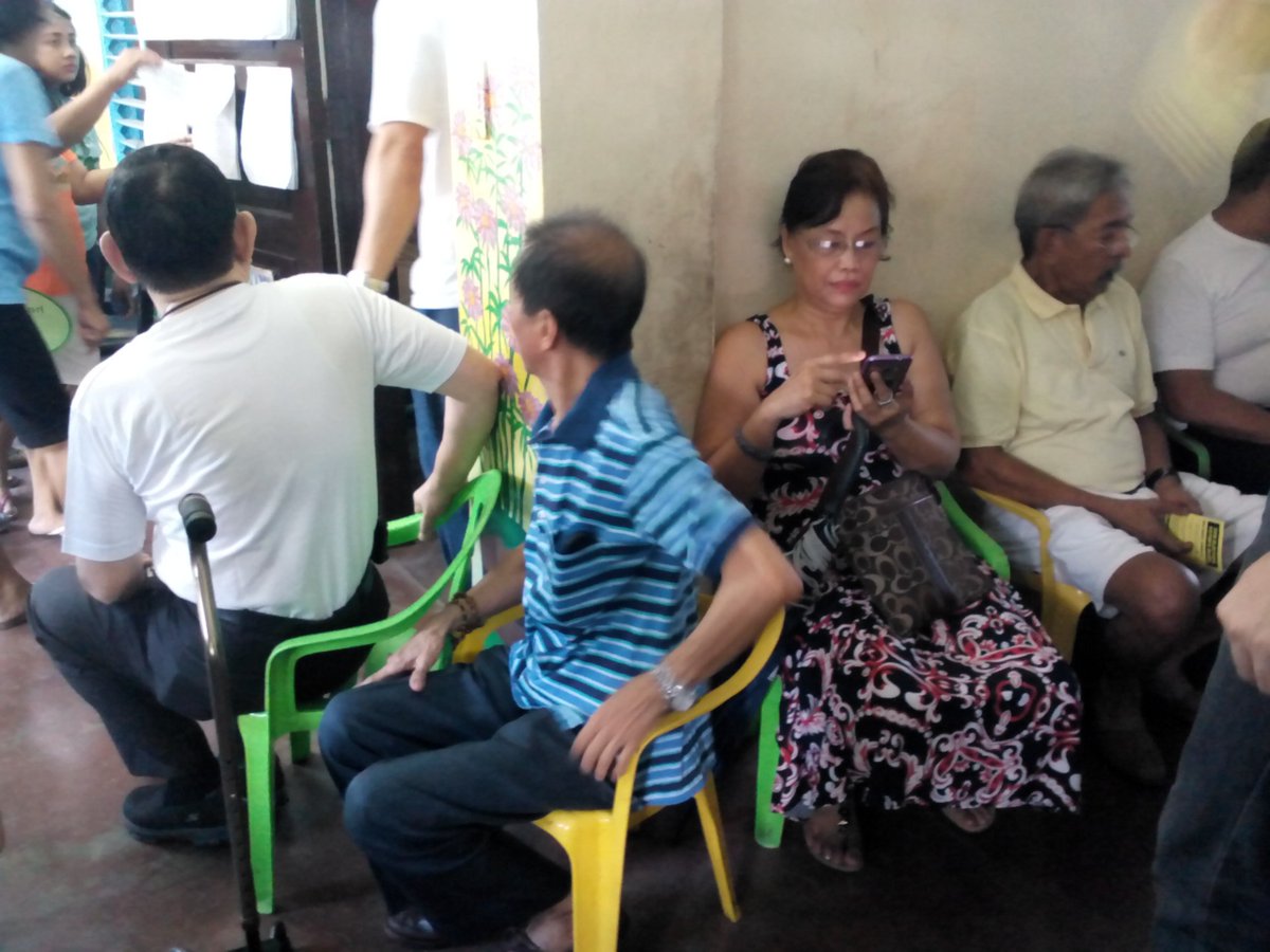 Senior citizens cast their votes at Kalantiaw Elementary School, Quezon City #votereportPH