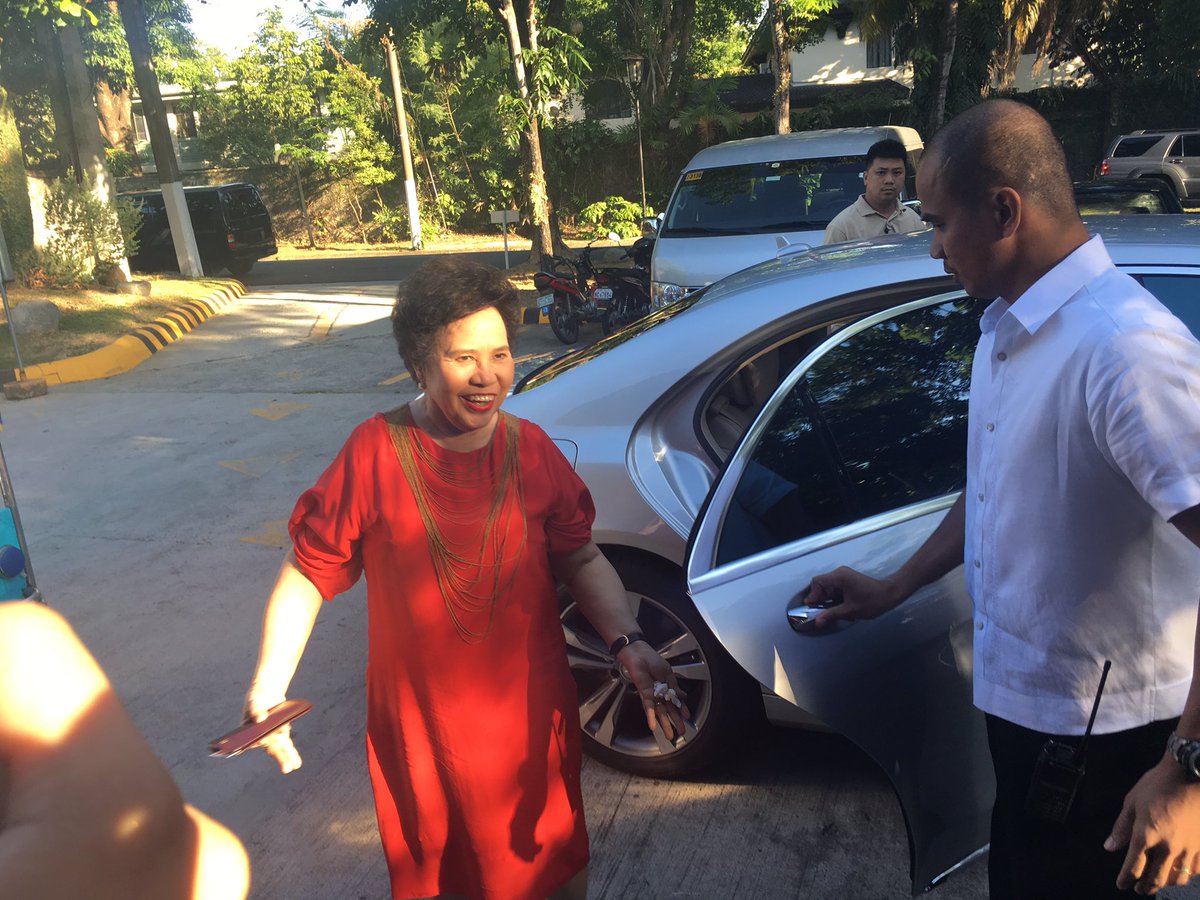 inquirerdotnet's tweet photo. NOW: @senmiriam arrives in La Vista, QC to cast her vote https://t.co/BEkfvD5VME #VotePH2016 | @YGonzalesINQ