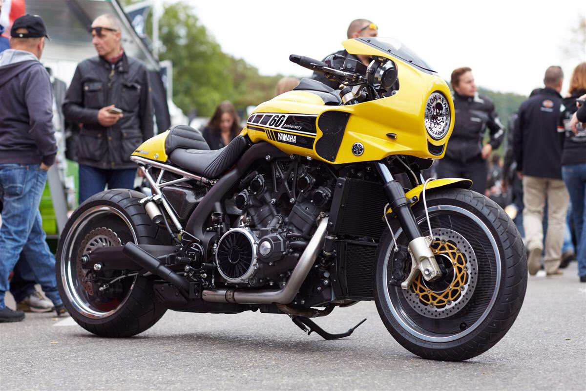 PutiMotor's tweet photo. ヤマハのVMAXをドラッグレーサー風にカスタマイズ！

これは迫力あって、カッコイイですねー‼︎（≧∇≦）

https://t.co/qy14RaCJDT https://t.co/xqMb9OZsub