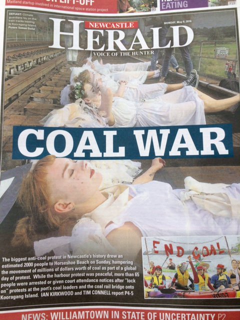 350Australia's tweet photo. Biggest anti-coal protest in Newcastle’s history-2k ppl stopping millions in #coal." #breakfree2016 #climate https://t.co/fCYOpgi2v7