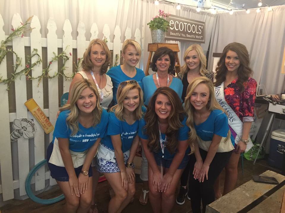 lorenmc92's tweet photo. @ecotools #MyTrueBeauty Had a blast at the Bentonville Film Festival with these amazing women. https://t.co/T0s1w7XGWT