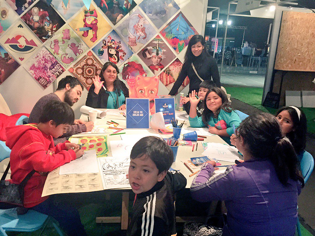 Dibujona's tweet photo. Sigue lleno nuestro stand en estas últimas horas de #filzic2016 #dibujonafilzic https://t.co/iNcxuPHY5f