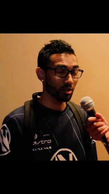 Watch Jev's leaked NSFW photo on TwXstars