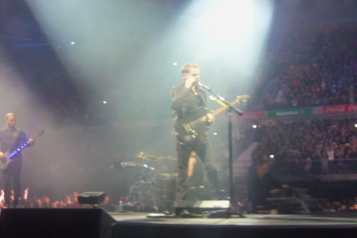 GoronHerondale's tweet photo. Matt Bellamy en el concierto de Madrid. ♥ #MuseFIB https://t.co/4fNcxvzTHk