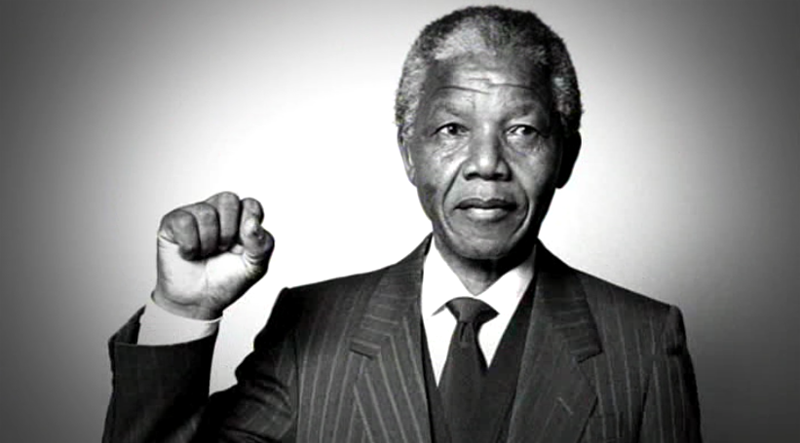 ALICE_compol's tweet photo. 1994: Nelson Mandela es investido como el primer presidente negro de Sudáfrica. #compol https://t.co/Q6th9t0ch4