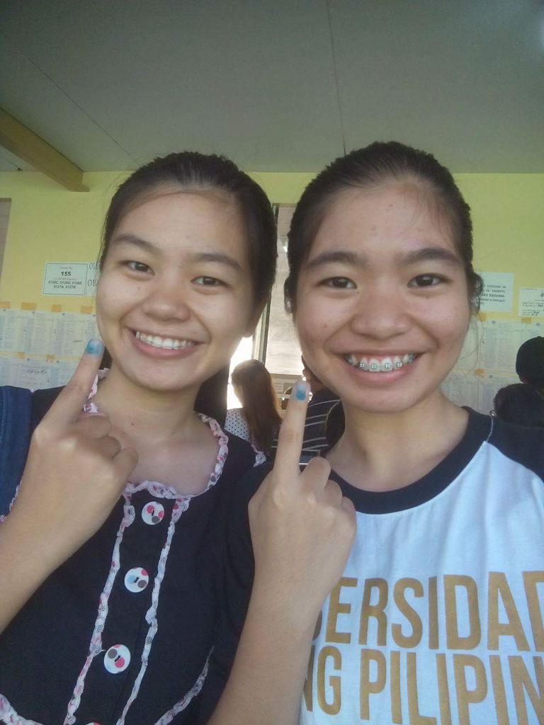 leslielongboen's tweet photo. First time voters. #PiliPinas2016 #UNTVPolwatch2016 https://t.co/yXIbzoh0cw