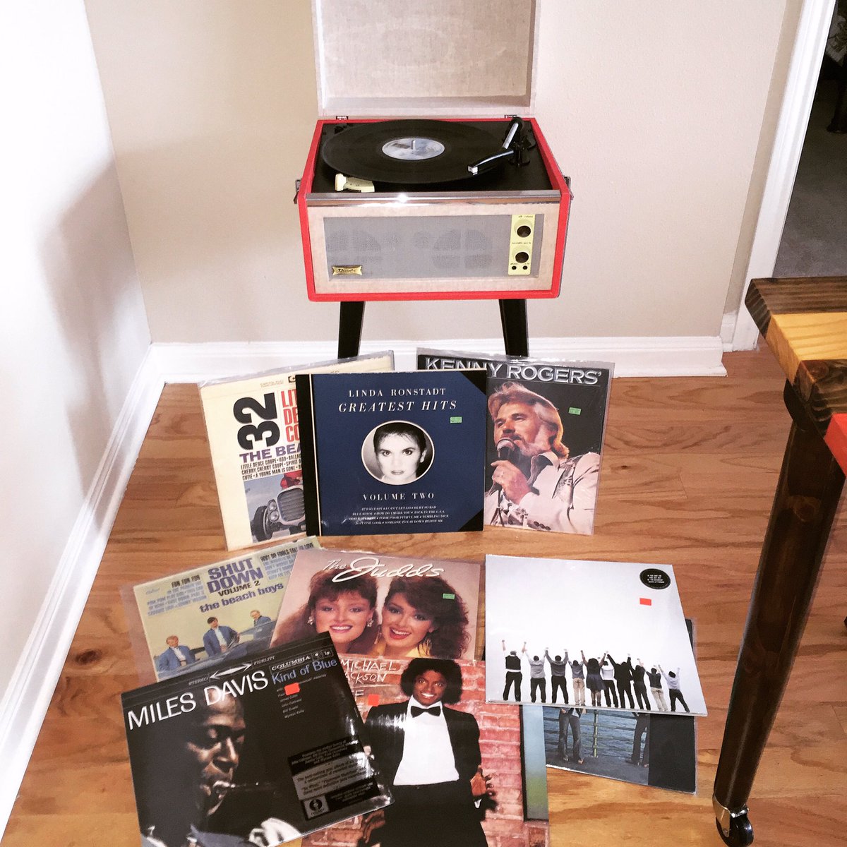 AmberLCox's tweet photo. New record player. Started the collection. Begins w/ @WynonnaMusic & @TheSuffers #alltimefave & #htownbest https://t.co/4ZgQzvpIwe
