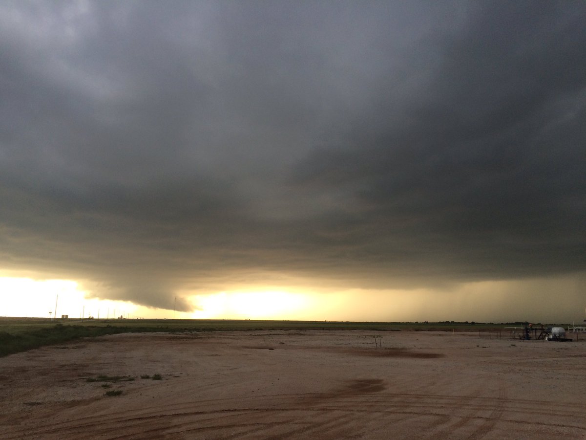 CoryHarkleroad's tweet image. #okwx #kswx looking west