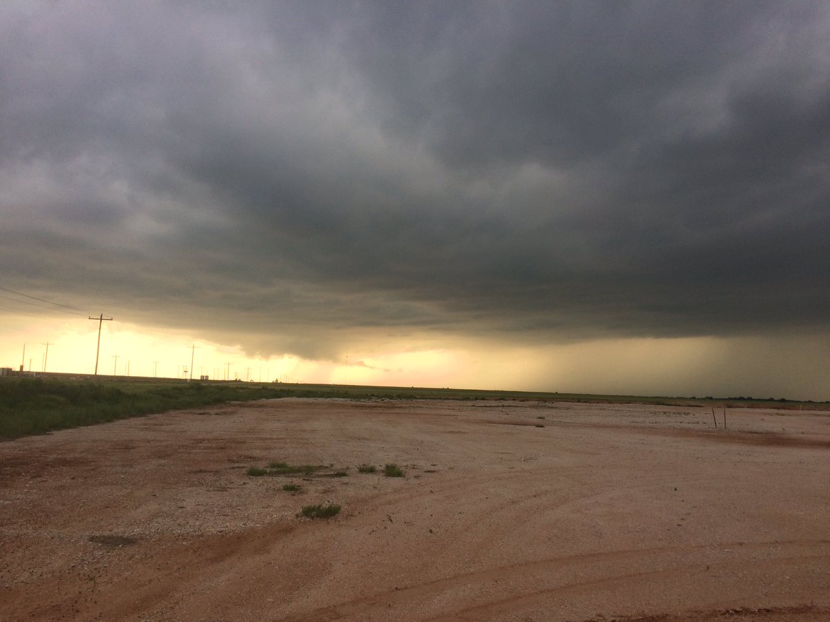 CoryHarkleroad's tweet image. #okwx #kswx looking west
