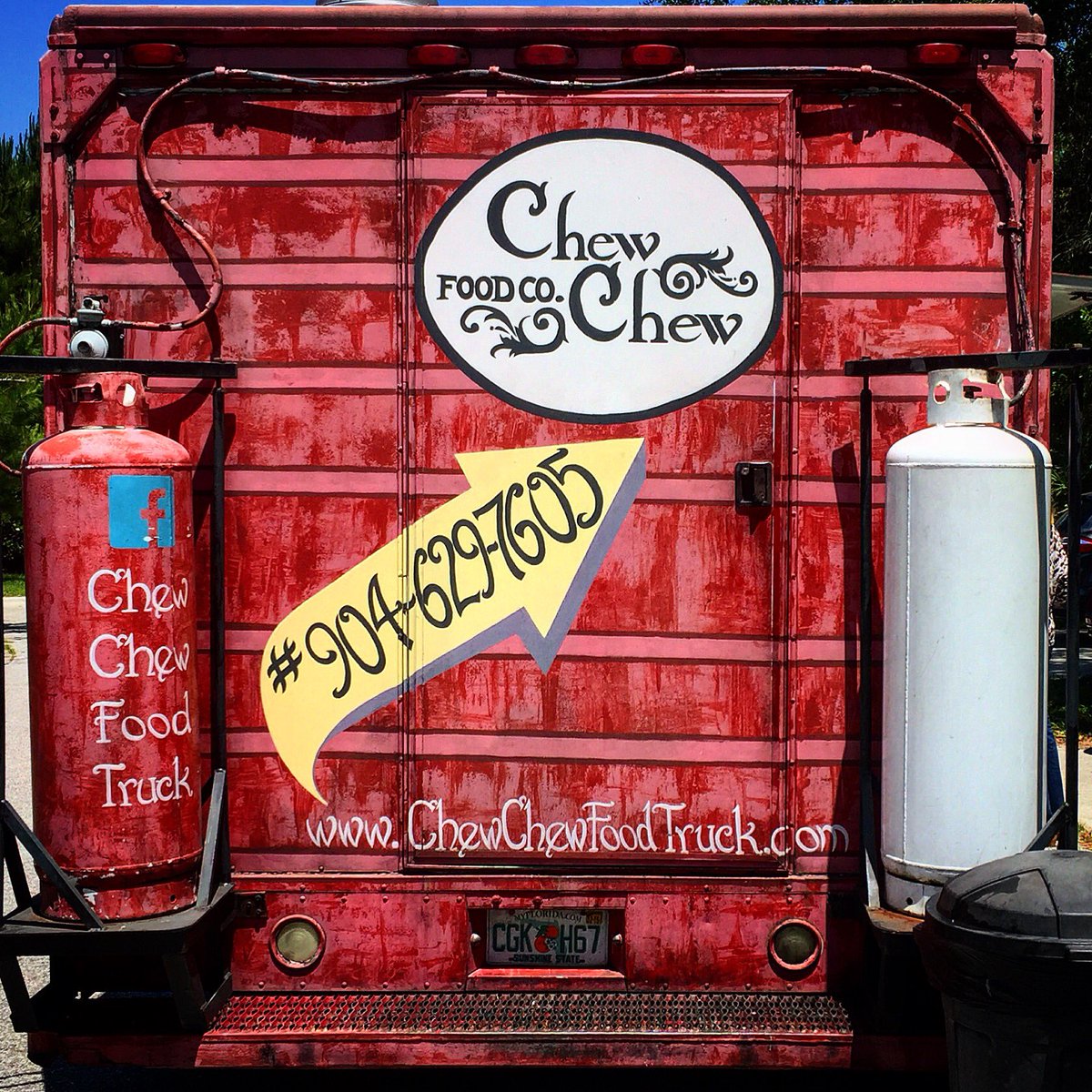 #GoodFood w/ #JaxFL's #FoodTrucks + #Art! #chewchewfoodtruck <a href="/GorjessArt/">Jessica Becker</a> <a href="/ChewChewFoodCo/">Chew Chew Food Truck</a> instagram.com/p/BFJ-PPJLxhm/