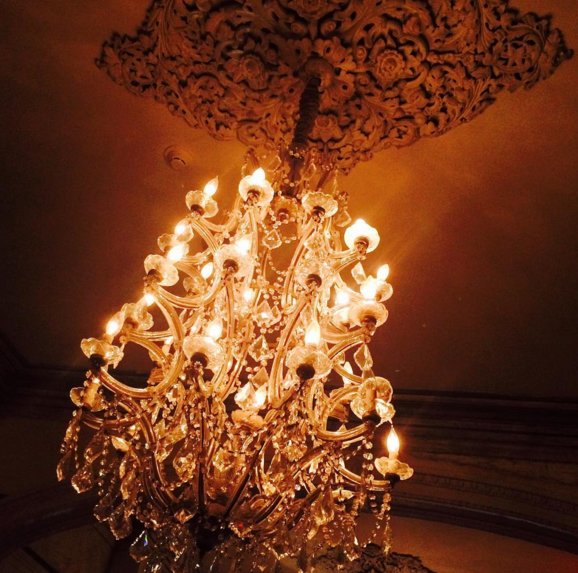 cavannola's tweet photo. Some things we don't tire of looking at, & one of them is our building's original chandeliers #cavannola #cavanstyle https://t.co/xqHzgLLYNw