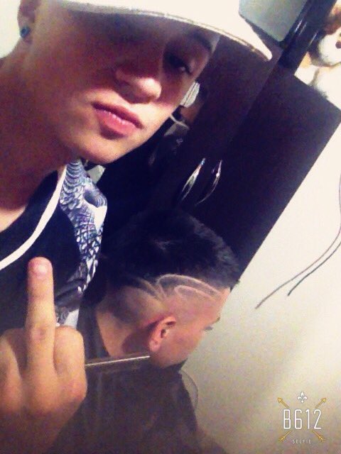 Yinalbert18's tweet photo. Cada dia puliendome mas 😍✂️✂️ https://t.co/5MOzZ5WIPb