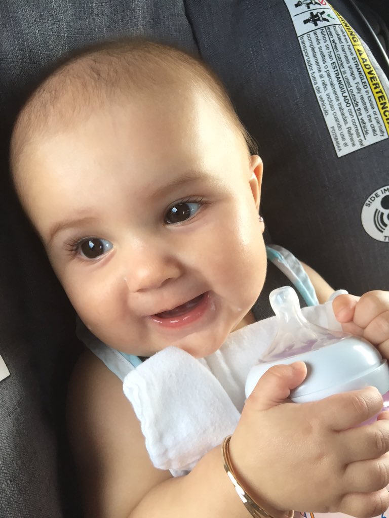 alexxiskm's tweet photo. Trying to teach her how to hold her own bottle 💋💘 #haileyann https://t.co/PQSCAnB5xE