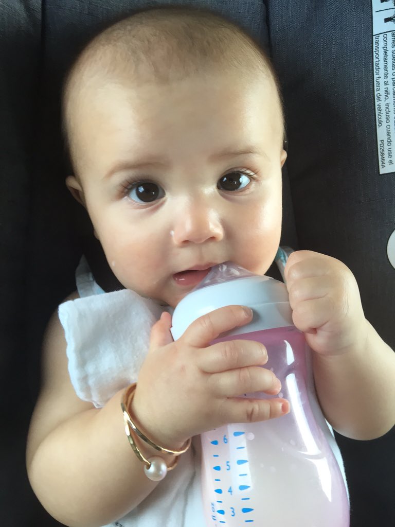 alexxiskm's tweet photo. Trying to teach her how to hold her own bottle 💋💘 #haileyann https://t.co/PQSCAnB5xE