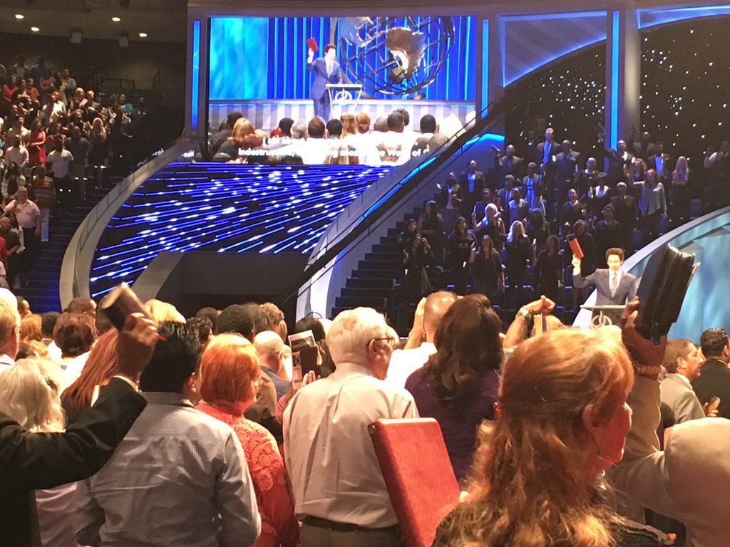 KingsGarment's tweet photo. #Houstonians #Cerebrating #Mother's Day with a great message by #Pastor @JoelOsteen https://t.co/ynZbPyCCEH