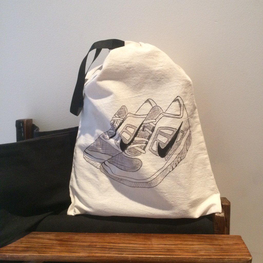 mundomontesdoca's tweet photo. Pues nada, que encontré el shoebag más padre de #StrastMx en @BazarCondesaMx. https://t.co/RBy6ejJ2Je