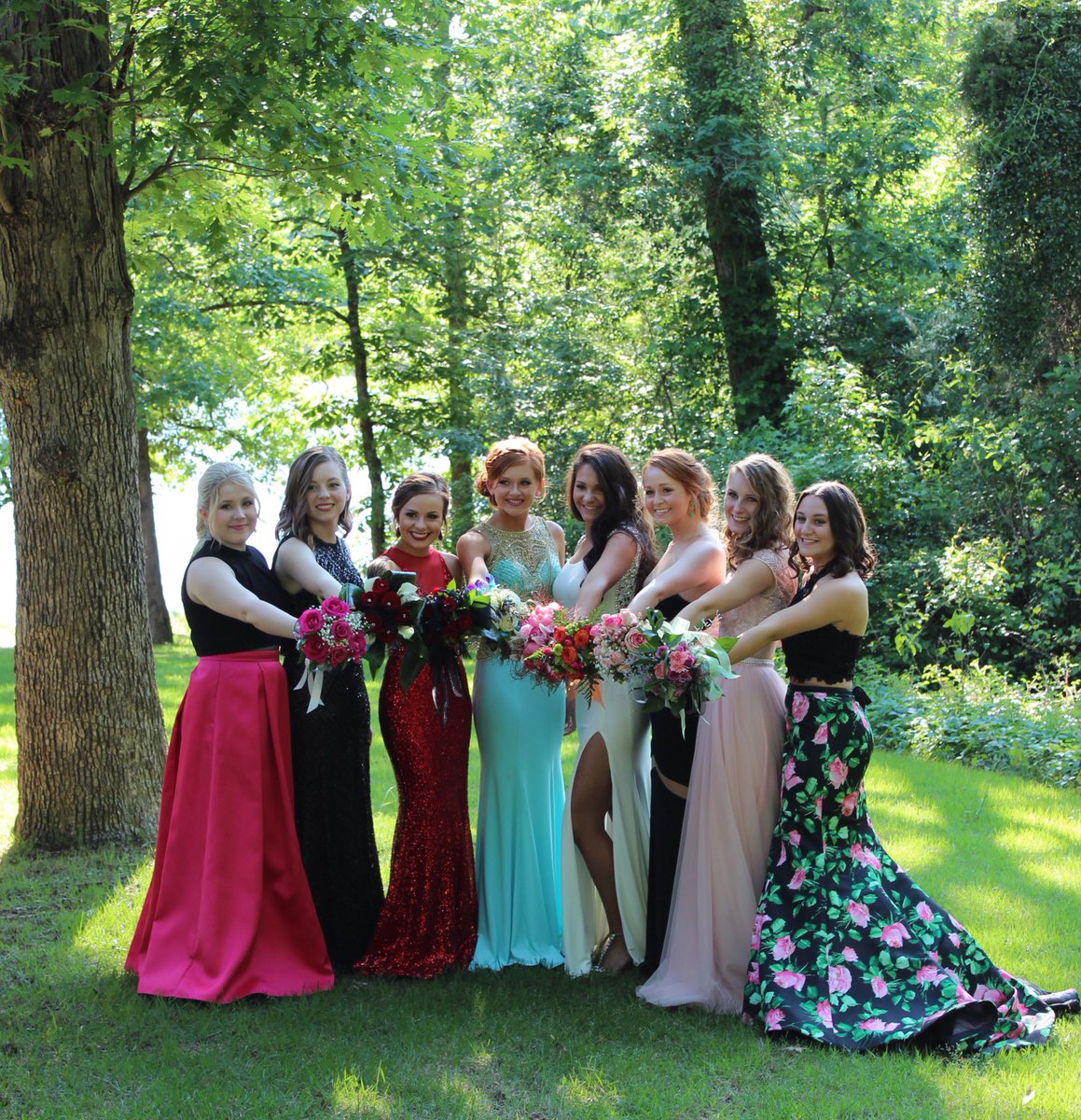 hannahpiazza's tweet photo. Prom 2016 https://t.co/qLVxZnSThT