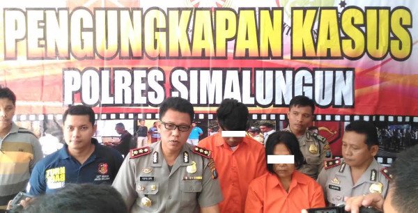 DivHumas_Polri's tweet photo. Polsek TanahJawa Simalungun Berhasil Tangkap Ibu RT yg Jerat Leher Kekasih Dengan Tali Nilon https://t.co/M4DhzdbLCz https://t.co/BVJToACodC