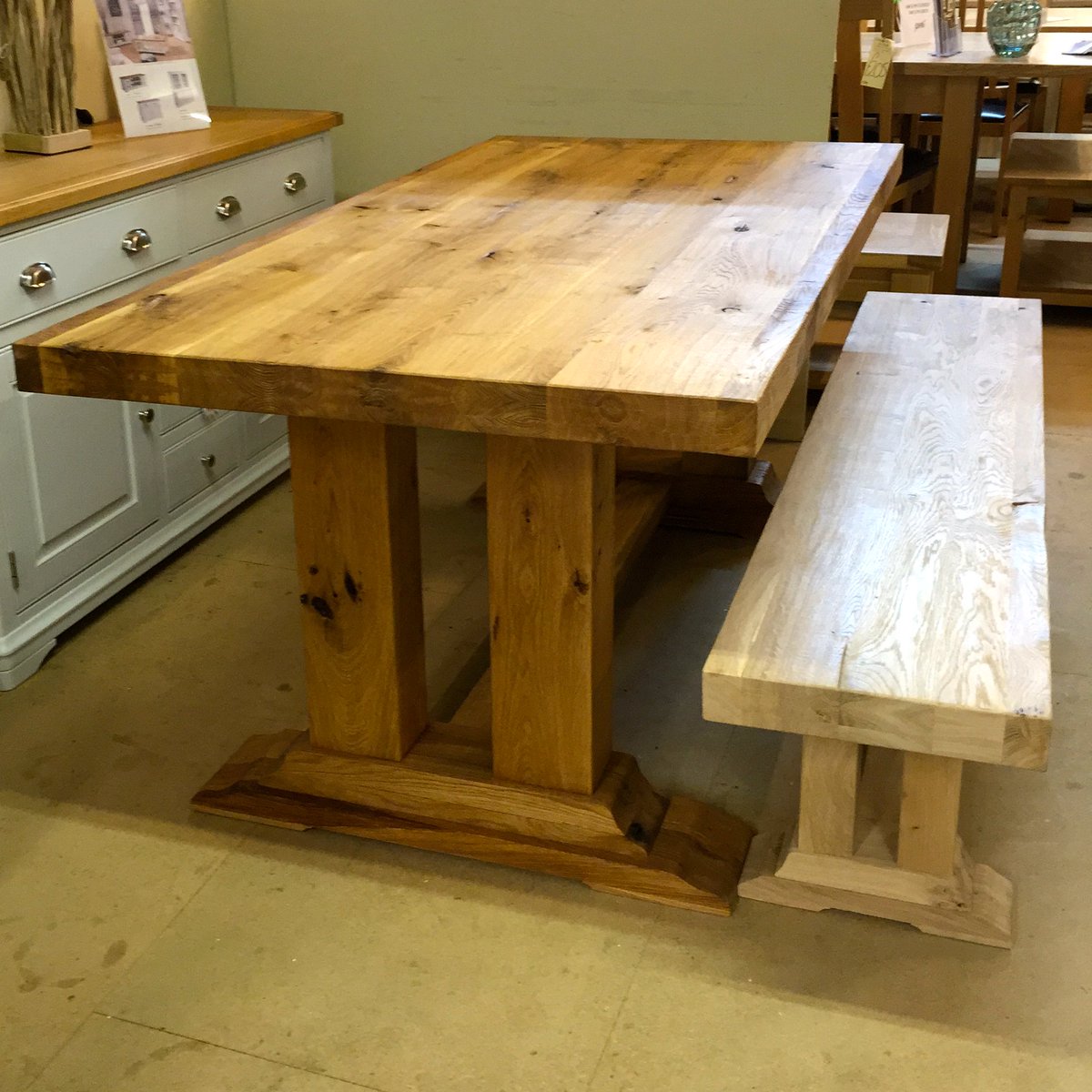 owenpine's tweet photo. Chateaux solid oak dining table -  NEW IN #oak #table #kent 
https://t.co/wCDRbp5xoT https://t.co/JoiTwKZil2