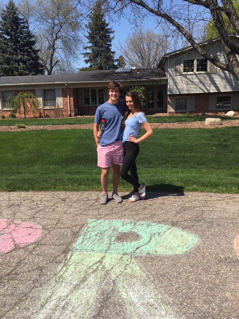 BHHSPromposals's tweet photo. Doin Promposals big!!!! @MichaelKunzz @erin_behe 🖍‼️‼️😊🎈😍 https://t.co/H3CSc84Xqc