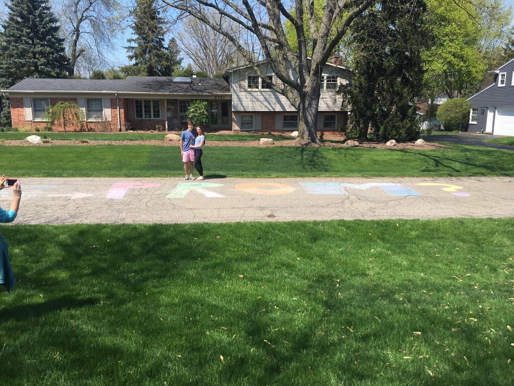 BHHSPromposals's tweet photo. Doin Promposals big!!!! @MichaelKunzz @erin_behe 🖍‼️‼️😊🎈😍 https://t.co/H3CSc84Xqc