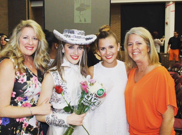 alexjacobs37's tweet photo. HUGE shoutout to the stettes and their amazing show. so grateful that I got to go back and dance one more time https://t.co/nNwzaoaTWU