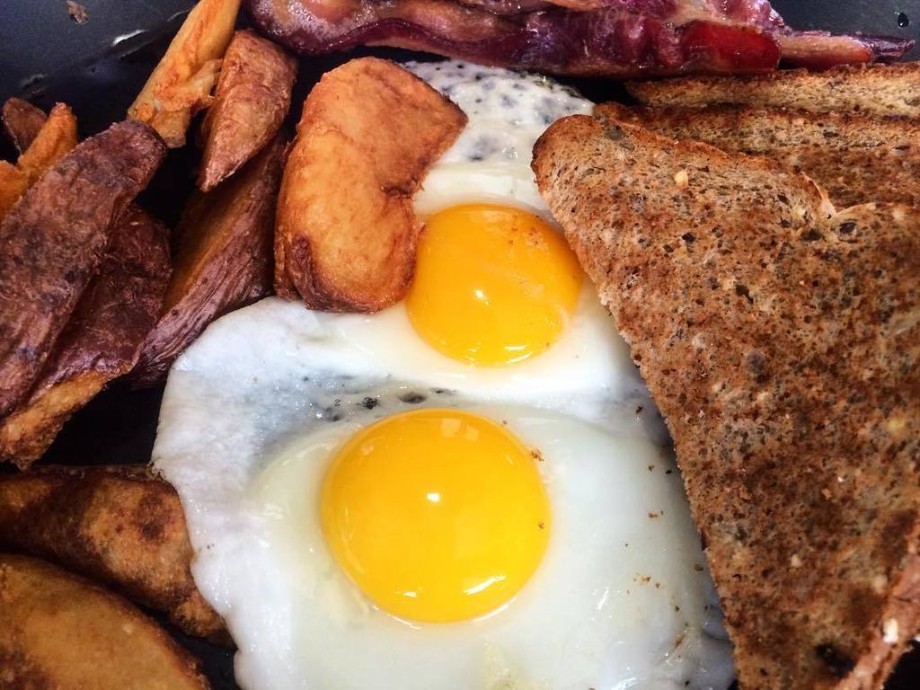 OttawaFoodGuys's tweet photo. When on the road, the simplest option is the best #roadtonewfoundland #food#breakfast#otta… https://t.co/TEFAW4gpqD https://t.co/8Q23bDAPfQ