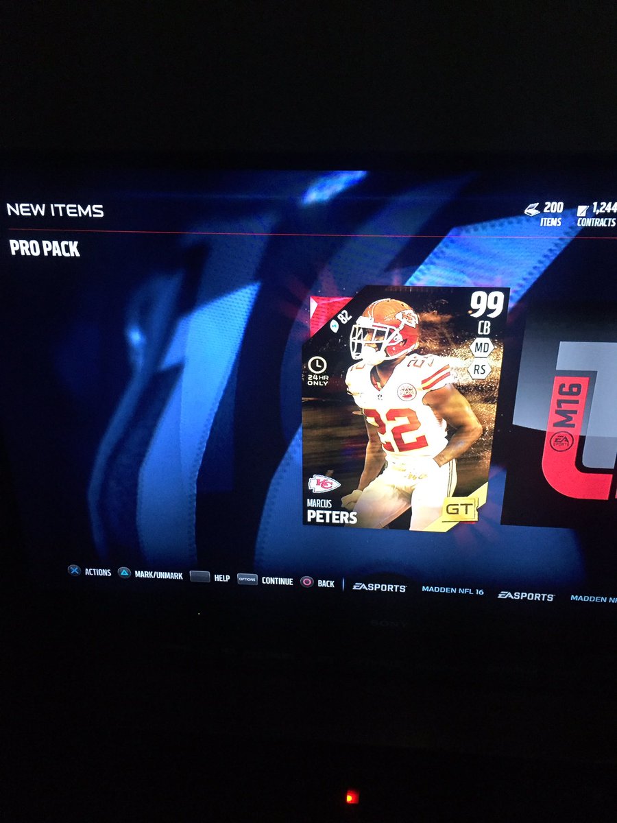 travasmikey's tweet photo. OMFG!!!!my first pro pack!!!!@EASPORTS_MUT @ToKeNasty @MUTGuru https://t.co/3OH7Y0tdv3