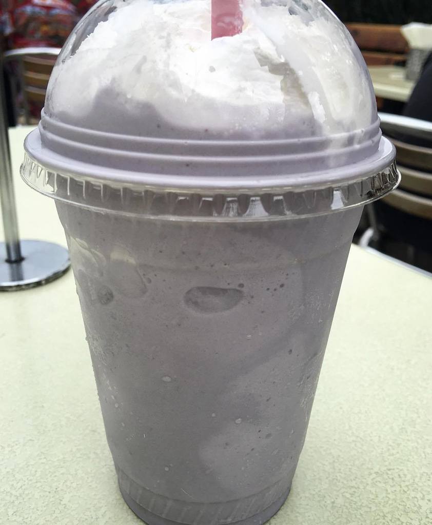 LAFoodie's tweet photo. Best part of my day @theoinkster #ubeshake π #yum #eaglerock https://t.co/KJYXHvDy56 https://t.co/FHFmrxs1Ve