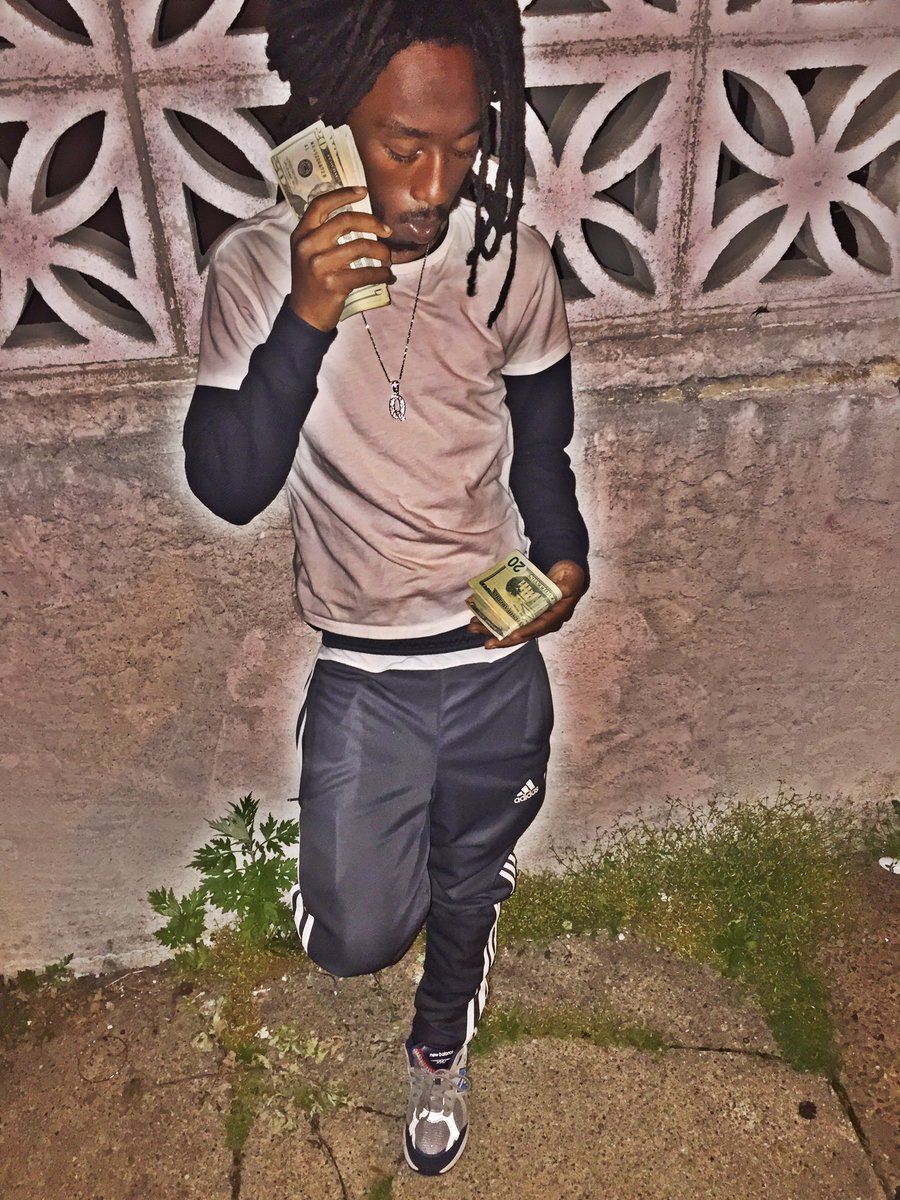 _Queez's tweet photo. Even Thoe I Ain't Listen Teacher Always Told Me To Focus On My Own Paper #Focused #RappedOut https://t.co/F9HAJWkK8z