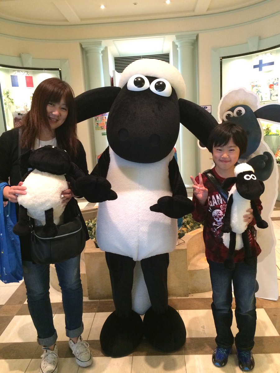 ハウステンボス公式 キャラクターグッズのショップ クート ひつじのショーン グッズも人気で 5月5日には特別イベントとしてショーンが遊びに来てくれました みなさんもぜひクートに遊びにきてください T Co 1erbaxdcs6