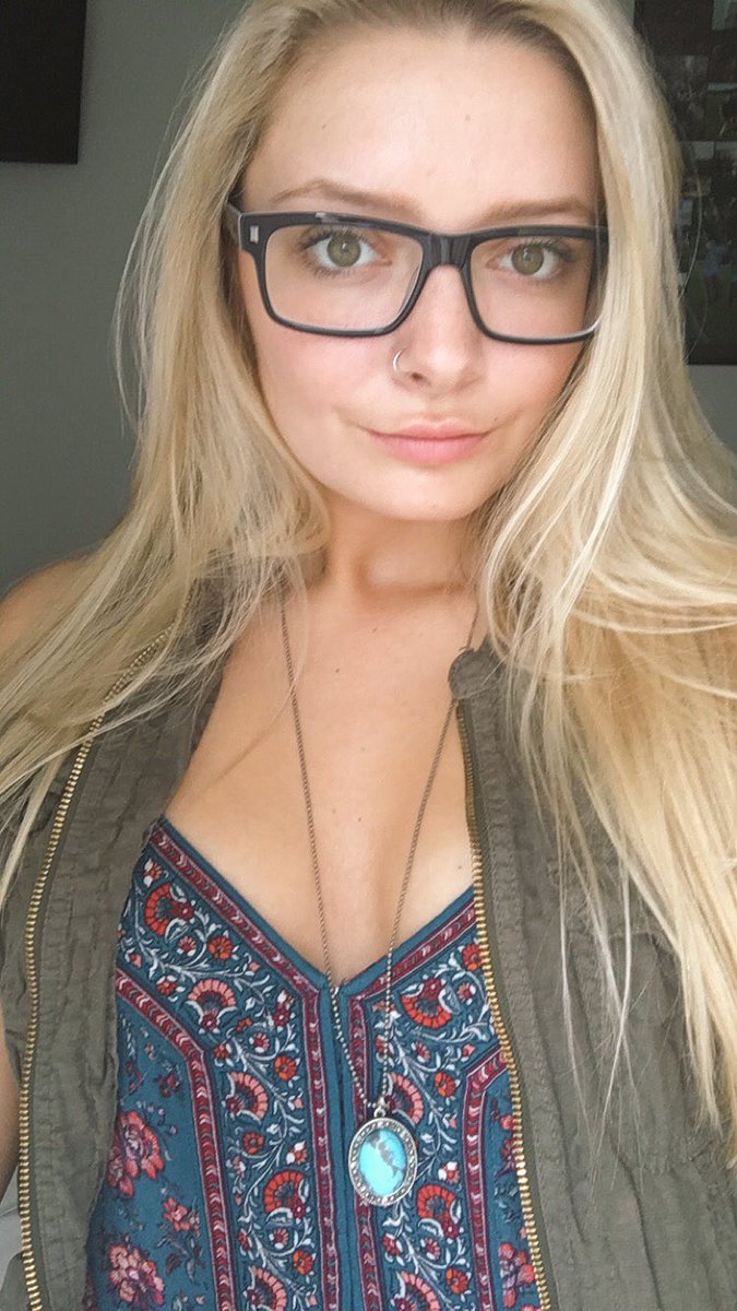 Campbell_Courty's tweet photo. last day of HS, gotta try look decent of course #sorry #awkpics https://t.co/QPW9VhOBhW