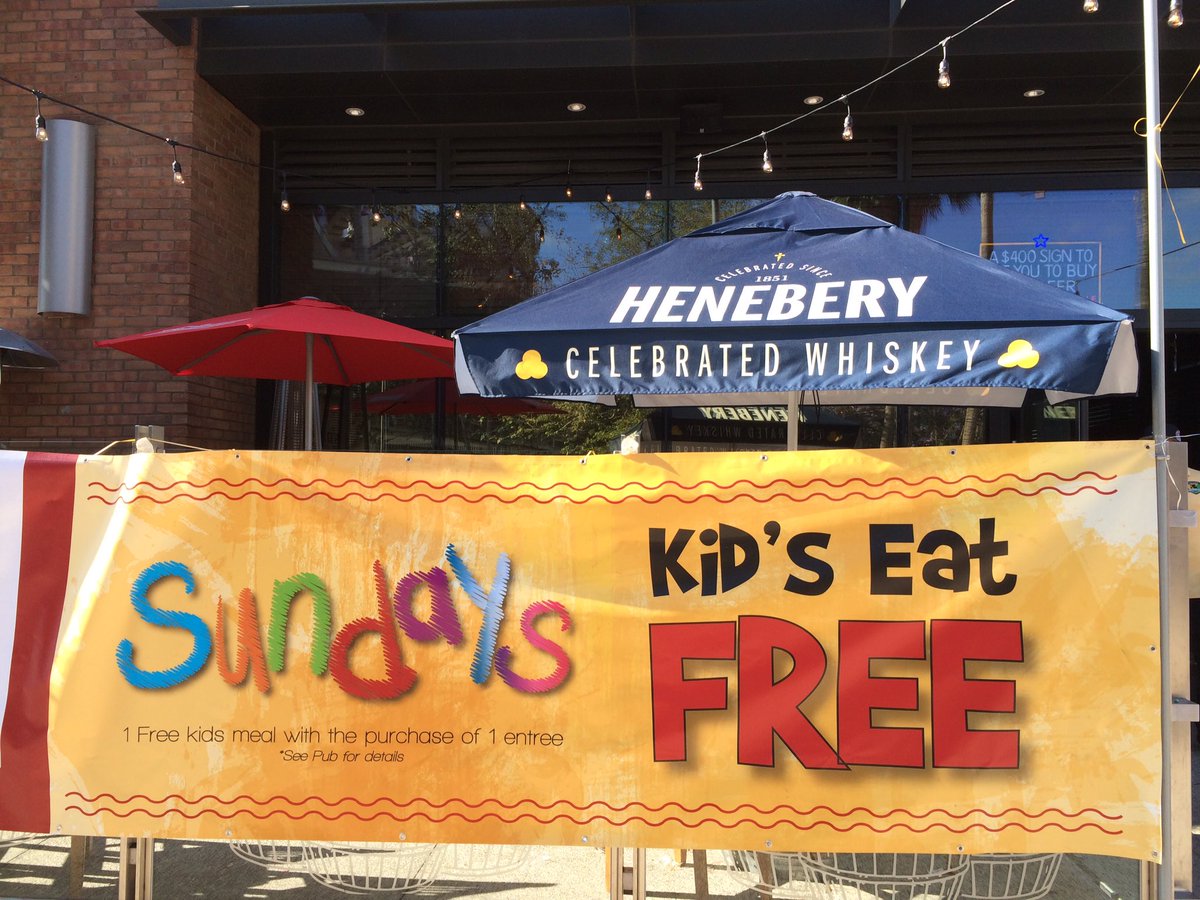 michaelborger's tweet image. Tilted Kilt outside the Padres game. Why is basic grammar so hard?! #sandiego #GrammarFails