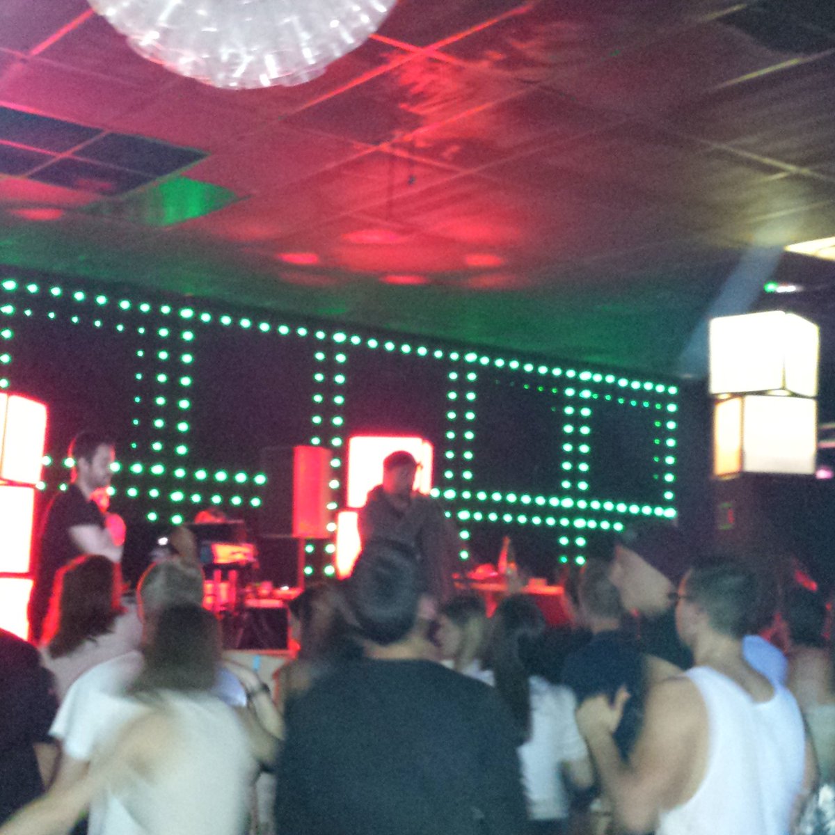 DJTALL66's tweet photo. #lescorp #Perpignan #raggatekliveband #live https://t.co/gQglgyJ0qg