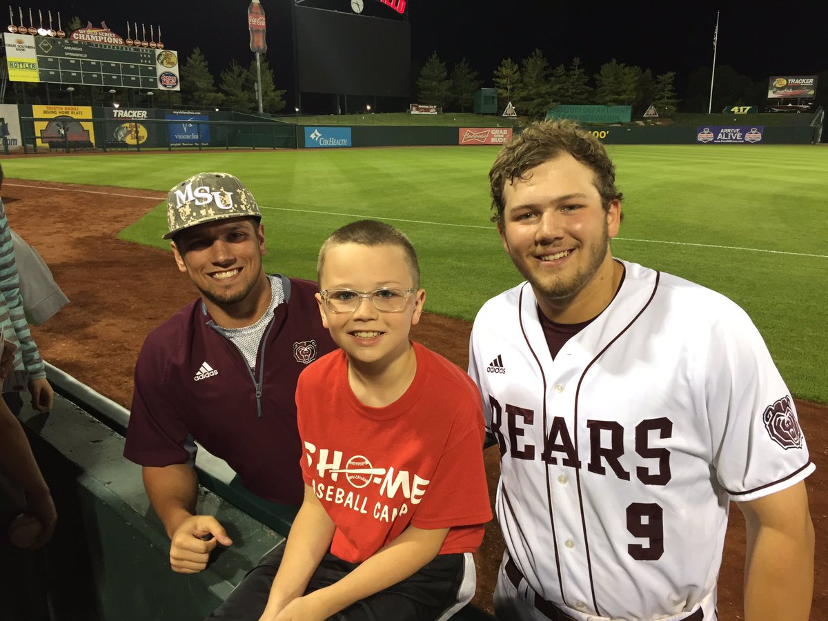 cuzwatt's tweet image. Great seeing you again! #togetheragain #msubearsbaseball #showmebaseballcamp #realheroes @Burgatron13 @ChrisCarlito