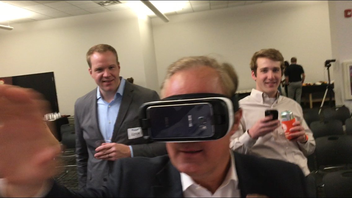 parvezkokan's tweet photo. #LFGrandOpening Thanks #GerryDick 4 checking out @ShopperKraft VR https://t.co/XVLiMr5GId
