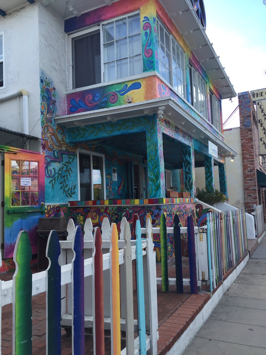 BStout5's tweet photo. San Diego is very pretty and colorful! https://t.co/5FKumq8PqR