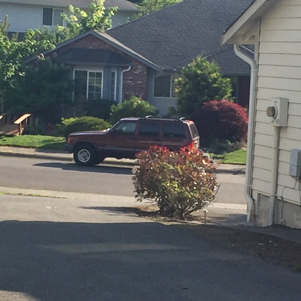 XjJeepin's tweet photo. When you stalk your own jeep😂 #jeep #xj #stalked #jeeplife #jeepin #JeepMafia #needmods https://t.co/NJJUEiQsJT