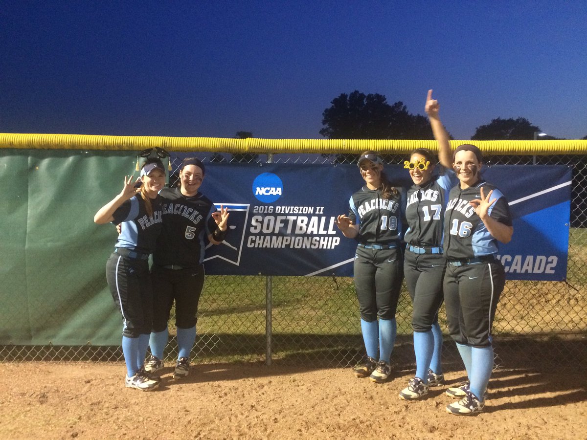 bwissmiller's tweet photo. These @UIU_Softball seniors will not be walking at graduation. They're busy playing to advance in the NCAA tourney! https://t.co/ETWsGUGeaR
