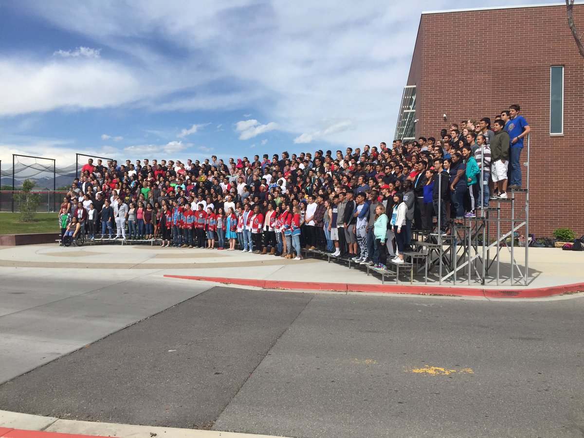GrangerHS's tweet photo. "Ladies and gentlemen, the Granger High School class of 2016!!" #grangerpics https://t.co/2gizW4BKfQ