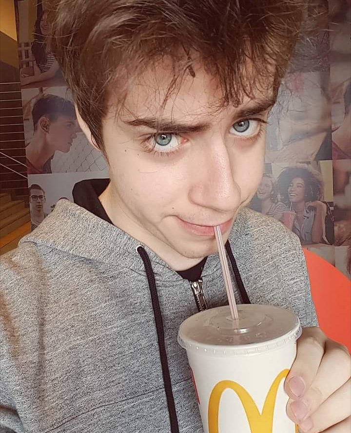 CellbitPortal's tweet photo. O que dizer sobre isso ? NADA só apreciem #TeamCocaCellbit #SintaOSabor https://t.co/yjghJ4kRrs