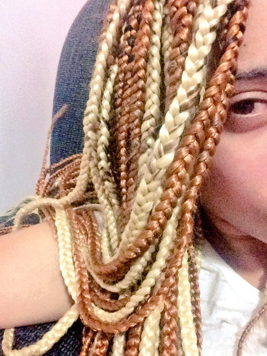 __Naba's tweet photo. Sim, está doendo. #boxbrand #transiçãocapilar https://t.co/ukex4UW9Xi