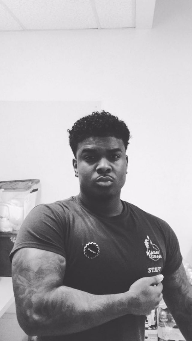 bbdaily69's tweet photo. muscles are one of the most attractive qualities about a man @DraeLeija https://t.co/wB53ERCxie