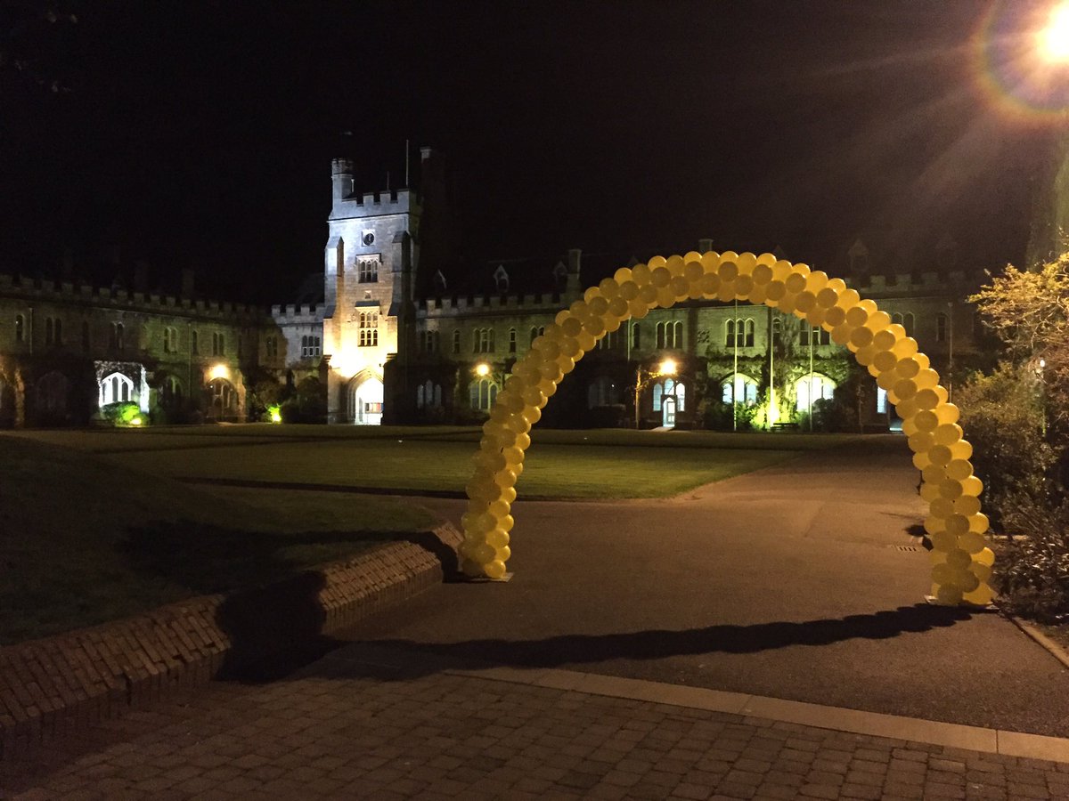 JennyRedBalloon's tweet photo. The quad is so peaceful at this hour. However in 3hrs time it will be a different story @UCC @DILCorkcity #DIL2016 https://t.co/K9IlI6rp21