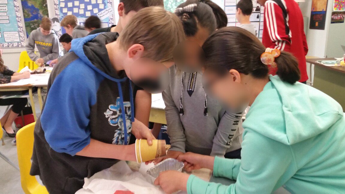 missggalbraith's tweet photo. Making 'poop' experiment - take 2. A lot of squealing coming frm #ebdiv2 #digestivesystem #handsonlearning #inquiry https://t.co/8uiQZmr6Df