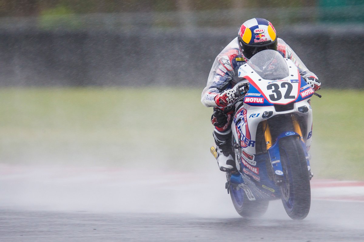 Motion Pro sponsored rider <a href="/jakegagne/">jake gagne</a> on the gas at the slightly damp <a href="/NJMP/">New Jersey Motorsports Park</a>

#Rev2 #MotionPro #Motoamerica