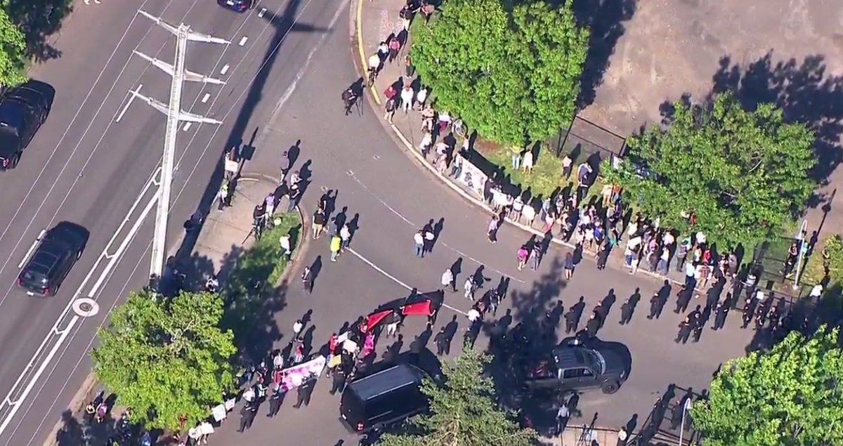 KATUNews's tweet photo. Protesters gather outside Donald Trump rally in Eugene #LiveOnK2 https://t.co/PRqk5YWhRI