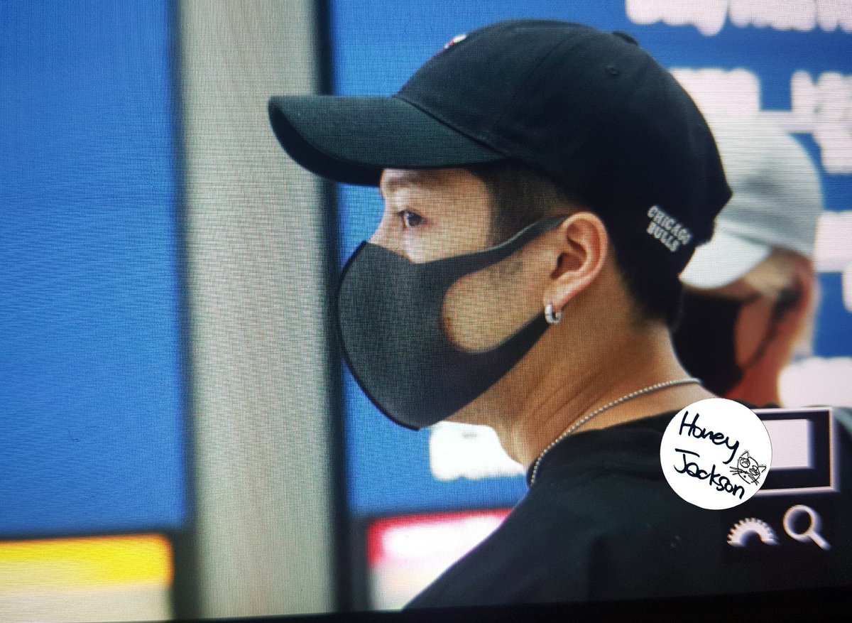 honeyjackson852's tweet photo. 160507 인천공항출국 
머리 자르니까 너무 이쁘다~😍😍😍
#잭슨 #JacksonWang  #got7 https://t.co/K5gYvEPKst